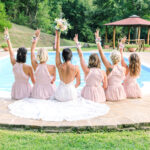 hochzeit_in_italien-destination_wedding_in_umbrien-lisciano_niccone-pool-brautjungfern.jpg